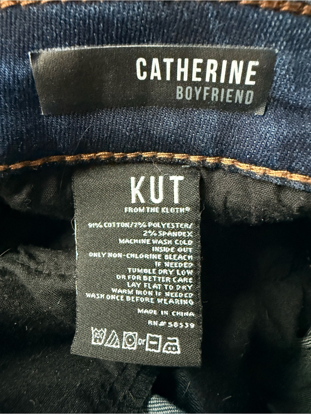 Kut from the Kloth Catherine Boyfriend Straight Leg Jeans in Dark Blue Wash - Picture 5 of 7